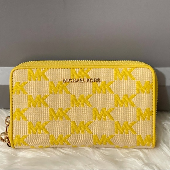 Michael Kors jet set medium yellow Wallet - Picture 1 of 8